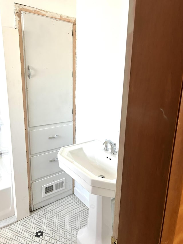 bathroom featuring a sink and visible vents