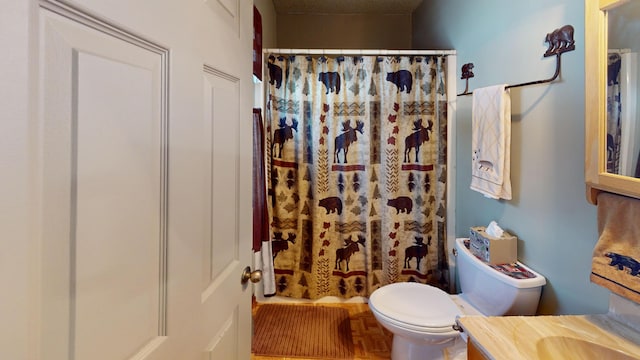 full bath with a shower with curtain, toilet, and vanity