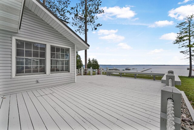 8530 W Higgins Lake Dr, Roscommon, MI 48653