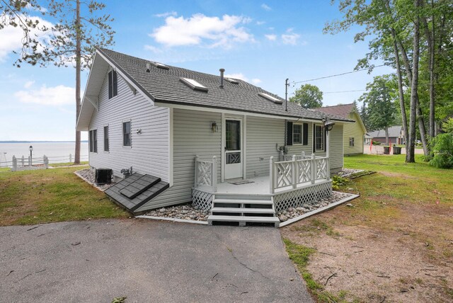 8530 W Higgins Lake Dr, Roscommon, MI 48653