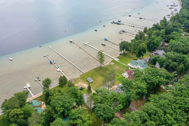 8530 W Higgins Lake Dr, Roscommon, MI 48653