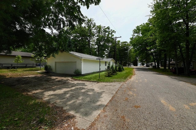 638 Old Trail Dr, Houghton Lake, MI 48629 - view of asphalt street