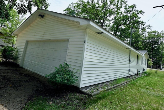 638 Old Trail Dr, Houghton Lake, MI 48629 - view of detached garage