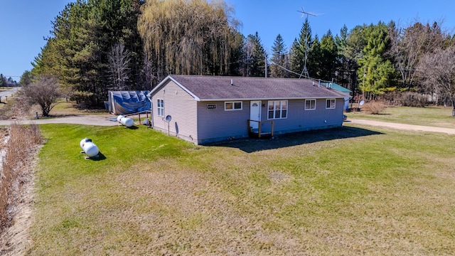 2007 M30, Gladwin, MI 48624 - view of front of house featuring a front yard and crawl space