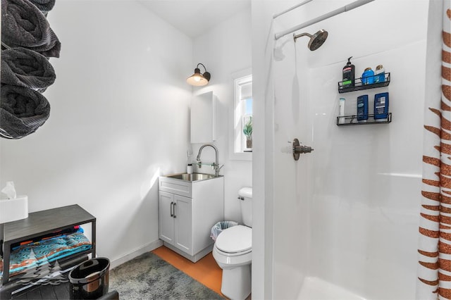4565 Grant Dr, Lewiston, MI 49756 - bathroom featuring baseboards, curtained shower, a sink, and toilet