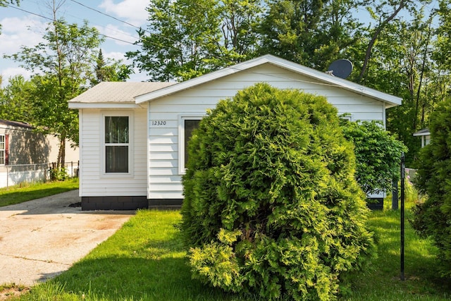 12320 E Houghton Lake Dr, Houghton Lake, MI 48629 - view of home's exterior featuring a lawn
