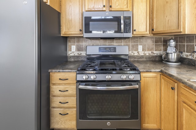 6150 Northpoint Dr, Saint Helen, MI 48656 - kitchen with stainless steel appliances, dark countertops, and backsplash