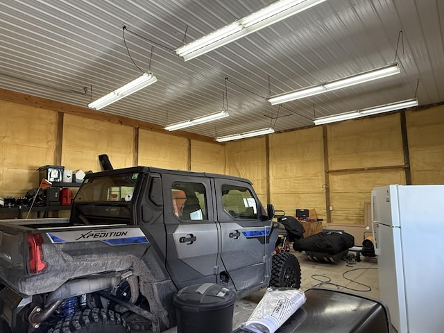 garage featuring freestanding refrigerator