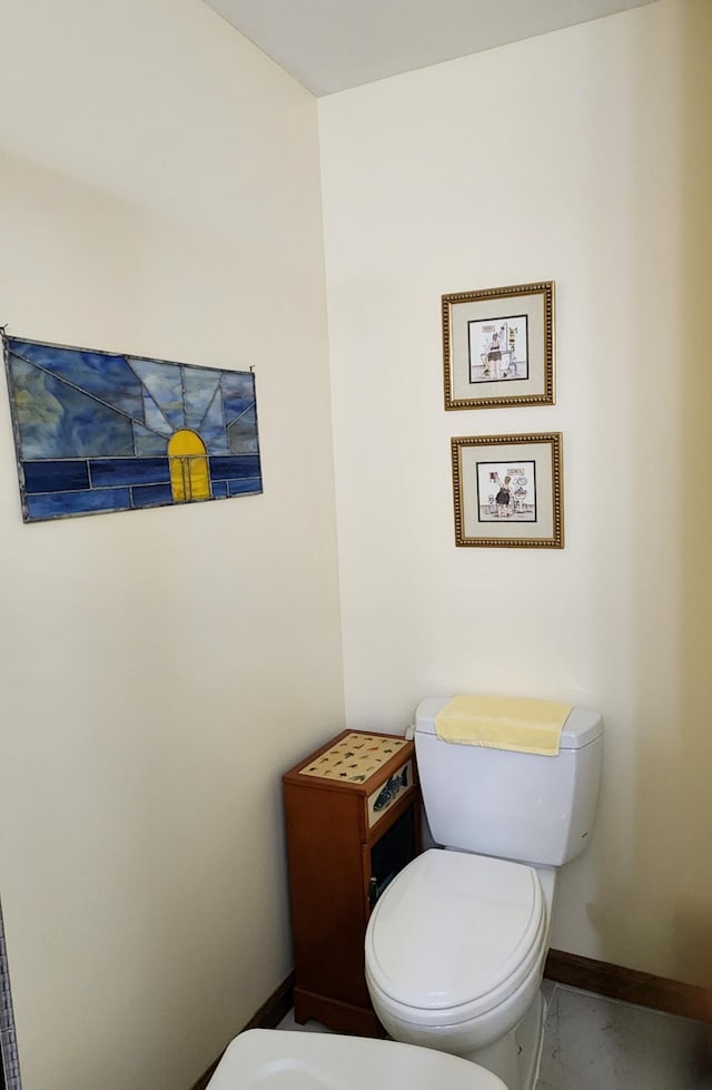 bathroom featuring toilet and baseboards