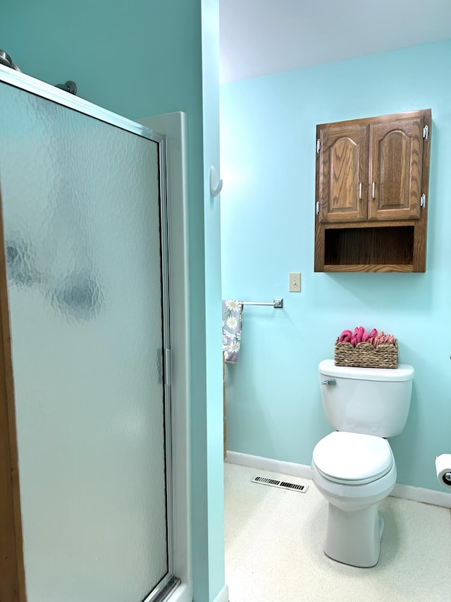 2141 S First Ave, Alpena, MI 49707 - full bath featuring baseboards, a stall shower, toilet, and visible vents