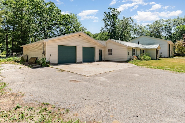 233 Oakdale Dr, Prudenville, MI 48651 - photo 1