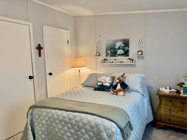 10525 Alpenhof Dr, Grayling, MI 49738 - carpeted bedroom featuring a textured ceiling