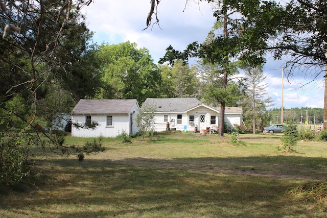 view of front of home with a front lawn