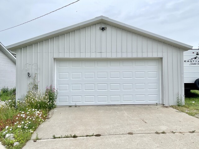 view of detached garage