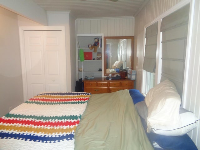 bedroom with a closet