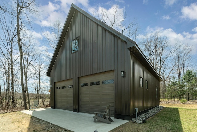 view of detached garage