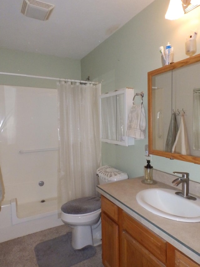 bathroom featuring vanity, curtained shower, visible vents, and toilet