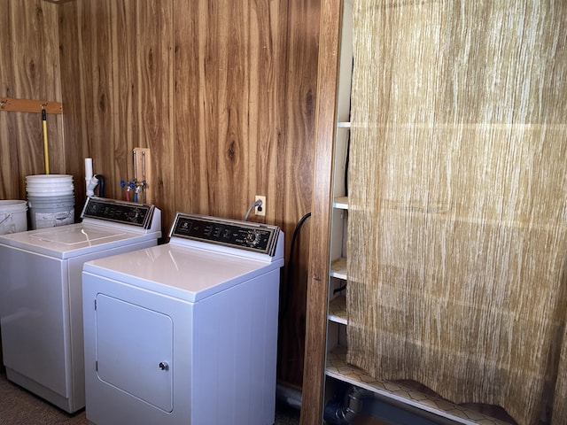 laundry room with laundry area and independent washer and dryer