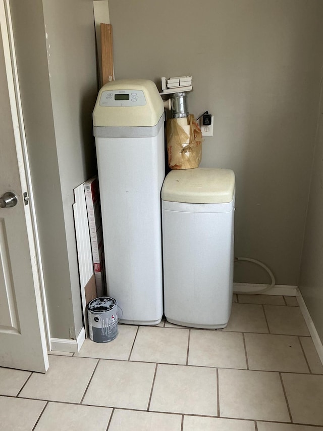 120 Marina St, Houghton Lake, MI 48629 - laundry area featuring light tile patterned floors, baseboards, and laundry area