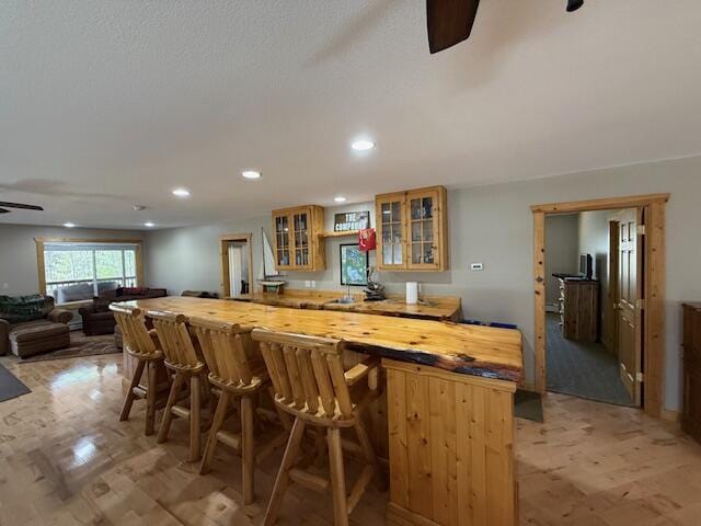 bar with a ceiling fan, indoor bar, and recessed lighting