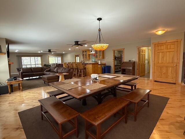 dining area with a ceiling fan and recessed lighting
