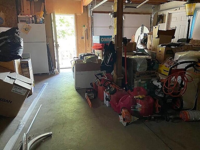 garage featuring freestanding refrigerator
