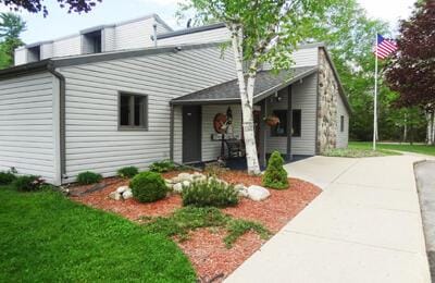 Sylvan Ct, Presque Isle, MI 49777