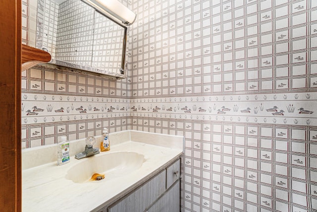 bathroom featuring a sink