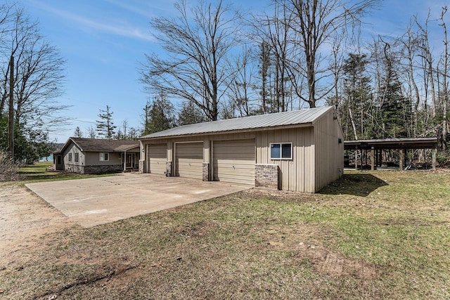 view of detached garage