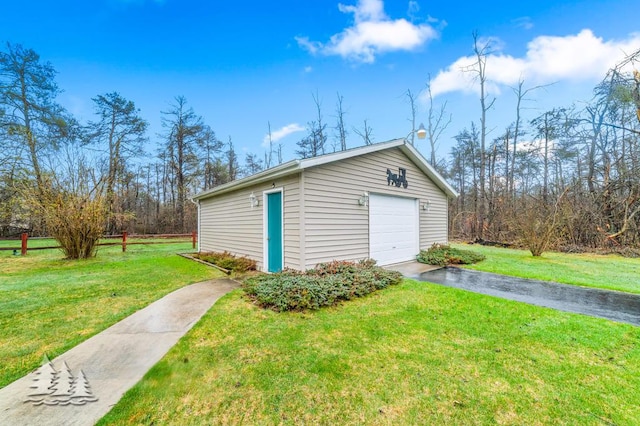 5335 Pinecrest Dr, Lewiston, MI 49756 - detached garage with driveway
