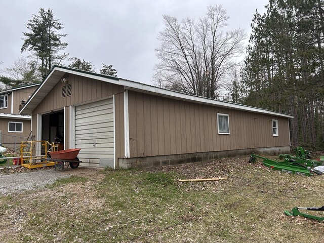 view of side of property with an outdoor structure