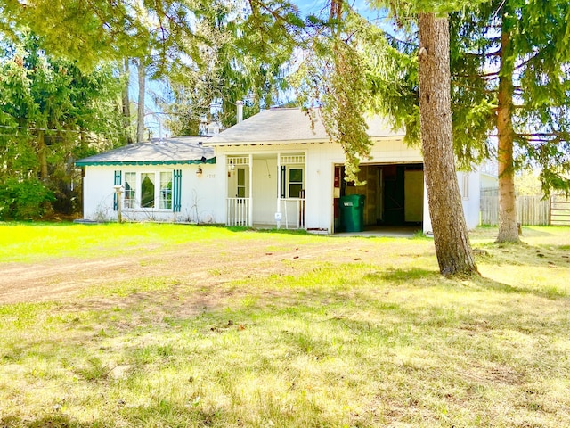 ranch-style home with fence and a front yard