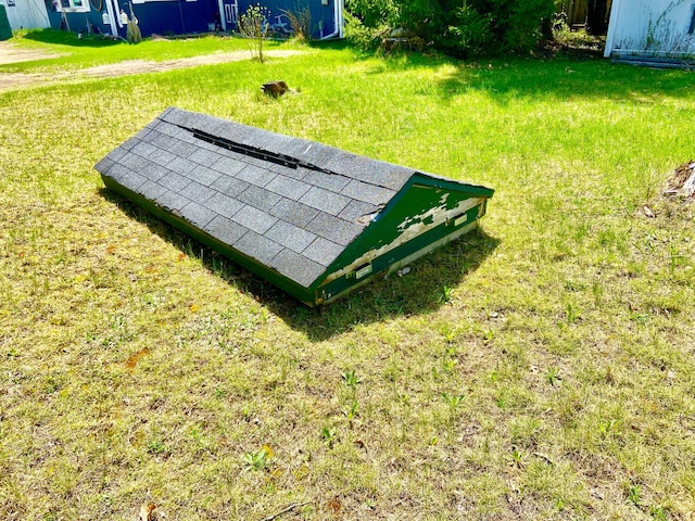 entry to storm shelter featuring a lawn