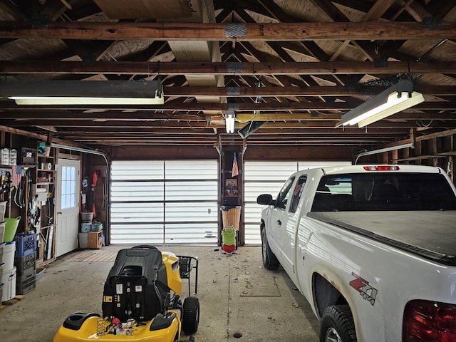 garage with washer / clothes dryer