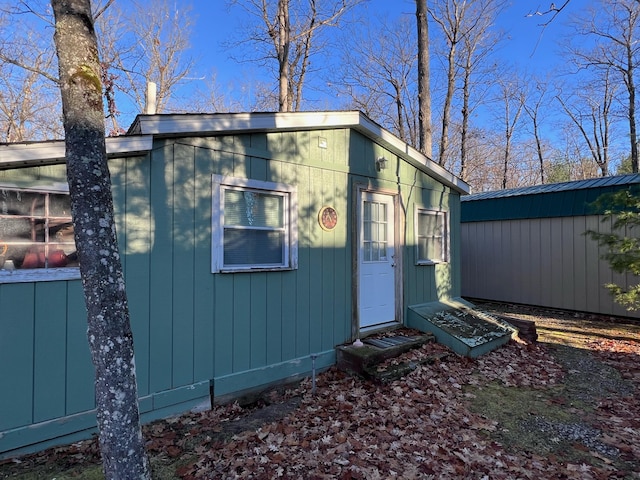 11052 W Higgins Lake Dr, Roscommon, MI 48653 - view of outdoor structure featuring an outbuilding