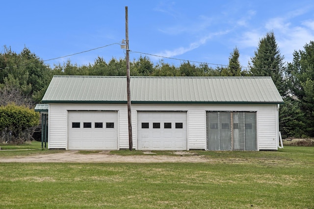 view of detached garage