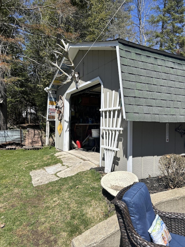 view of outbuilding featuring an outbuilding