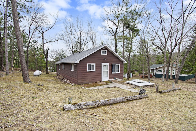 exterior space featuring a shingled roof
