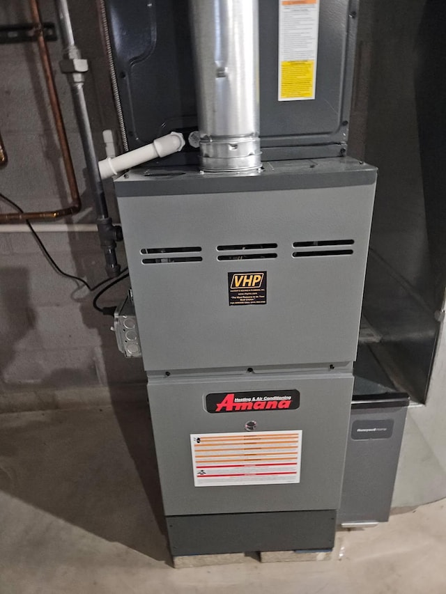 1318 9th St, Port Huron, MI 48060 - utilities featuring heating unit