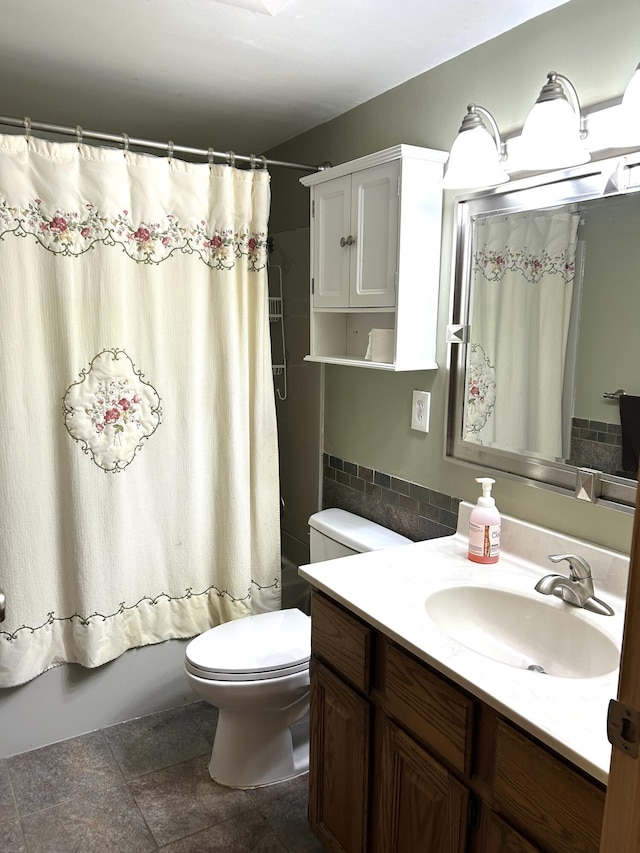 bathroom featuring shower / tub combo with curtain, vanity, and toilet