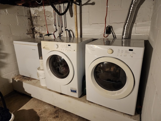 clothes washing area with washing machine and clothes dryer