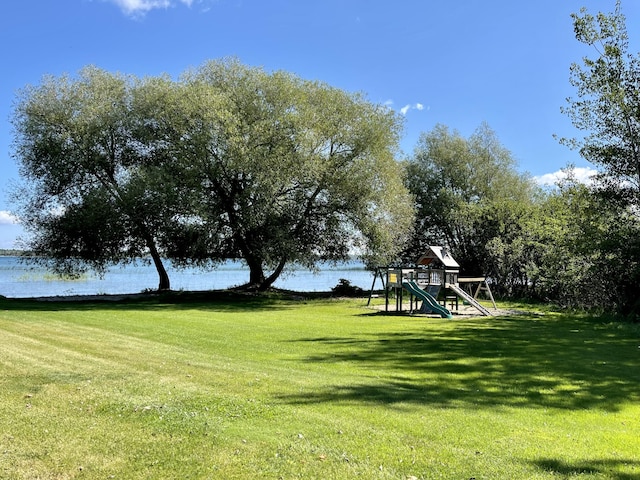 196 Boat Club Dr, Cheboygan, MI 49721