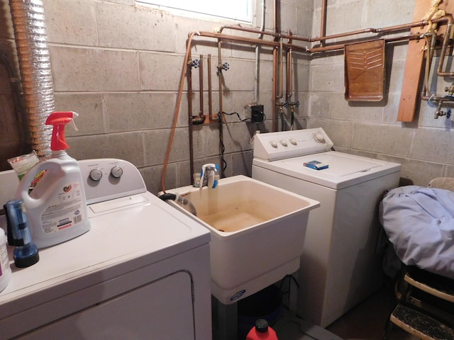 8727 S Oak Rd, Grayling, MI 49738 - laundry room with washing machine and dryer and concrete block wall
