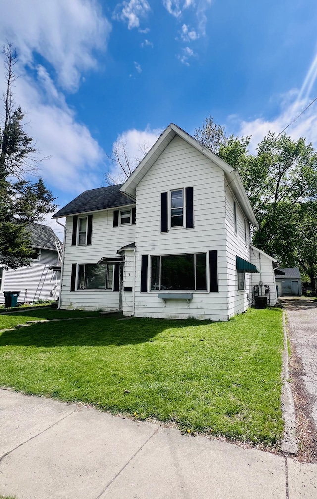 view of front facade with a front yard and dirt driveway