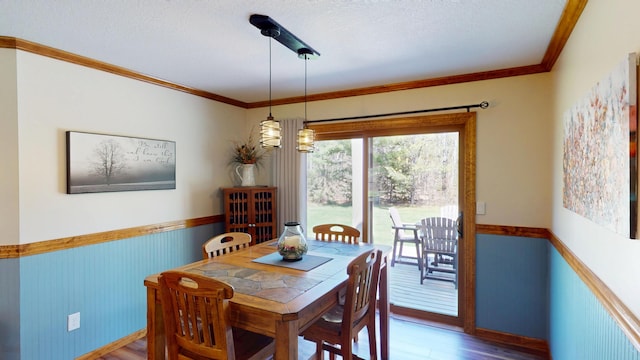 3400 Thornapple Trl, Lewiston, MI 49756 - dining area with wainscoting, wood finished floors, ornamental molding, and a textured ceiling