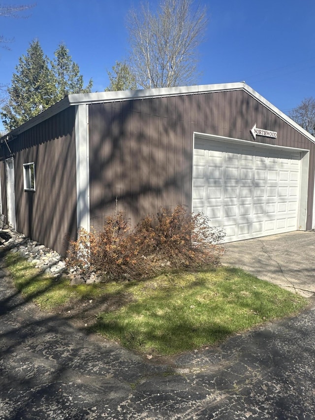 view of detached garage