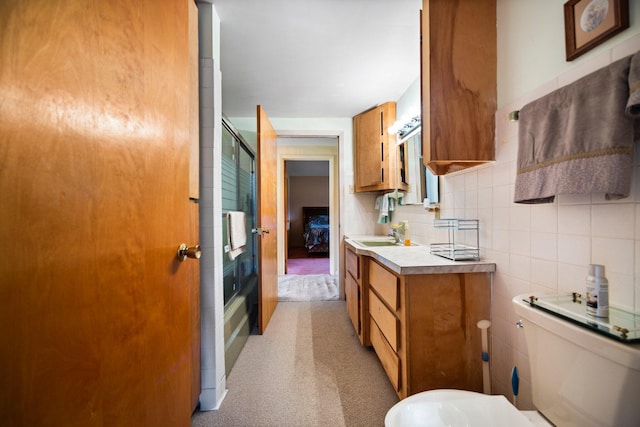 7654 M 32 E, Johannesburg, MI 49751 - bathroom featuring a shower with door, toilet, decorative backsplash, vanity, and tile walls
