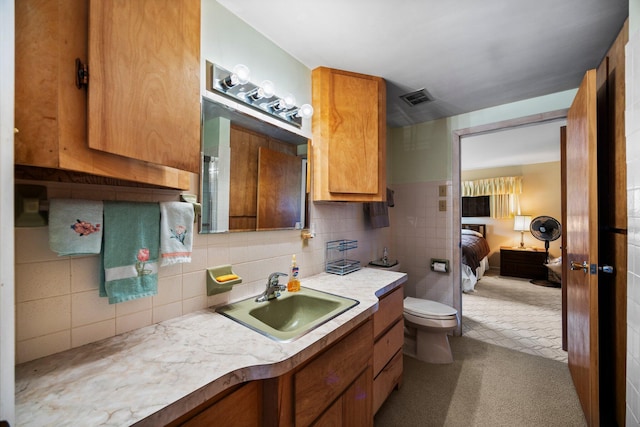 7654 M 32 E, Johannesburg, MI 49751 - ensuite bathroom featuring vanity, decorative backsplash, and toilet