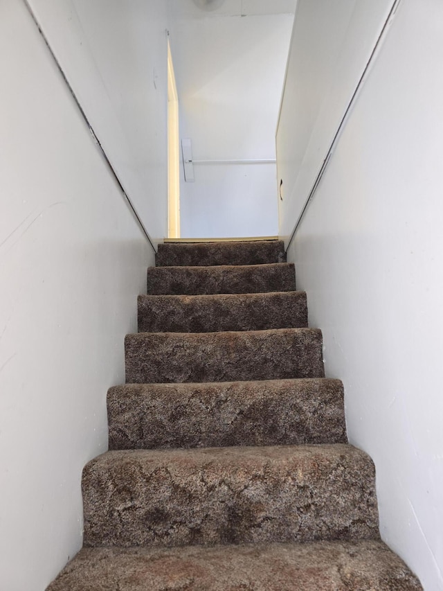 26 Michigan St, Saint Ignace, MI 49781 - view of stairway