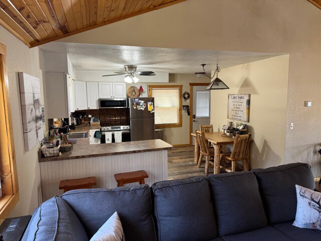 208 Linwood Dr, Prudenville, MI 48651 - photo 9